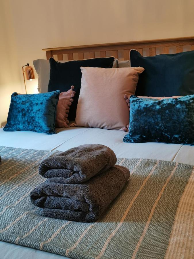 Eldon Row - Stylish Character Apartments - Central Location 1 & 2 Bed Available Долгелай Екстериор снимка