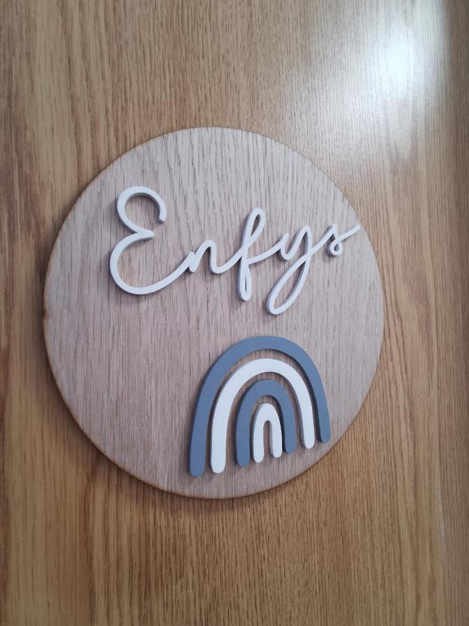 Eldon Row - Stylish Character Apartments - Central Location 1 & 2 Bed Available Долгелай Екстериор снимка