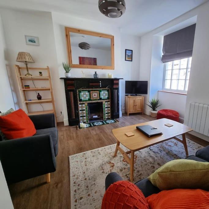 Eldon Row - Stylish Character Apartments - Central Location 1 & 2 Bed Available Долгелай Екстериор снимка