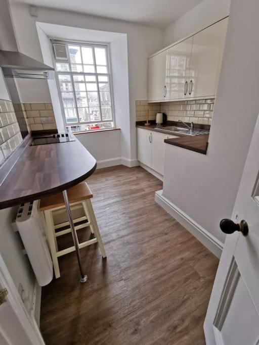 Eldon Row - Stylish Character Apartments - Central Location 1 & 2 Bed Available Долгелай Екстериор снимка