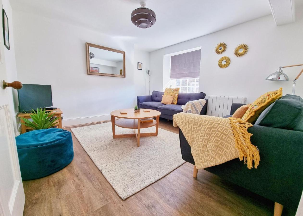 Eldon Row - Stylish Character Apartments - Central Location 1 & 2 Bed Available Долгелай Екстериор снимка