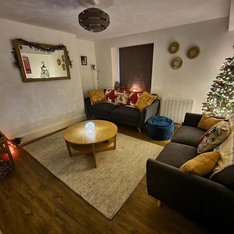 Eldon Row - Stylish Character Apartments - Central Location 1 & 2 Bed Available Долгелай Екстериор снимка